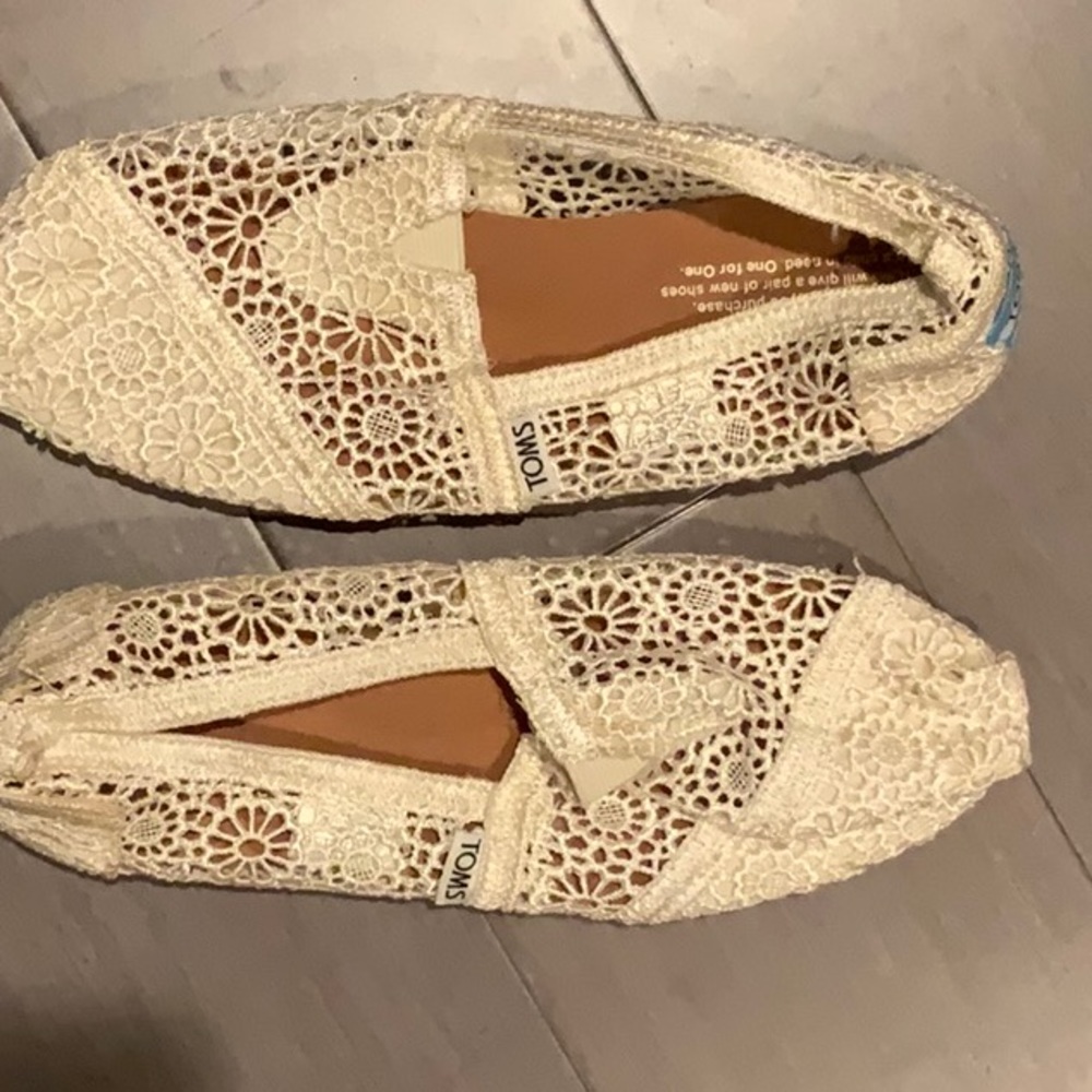 Toms Alpargata Lace Women’s slip on shoe